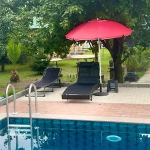 https://senimas-paradise-pool-cottages.batumihotels.net